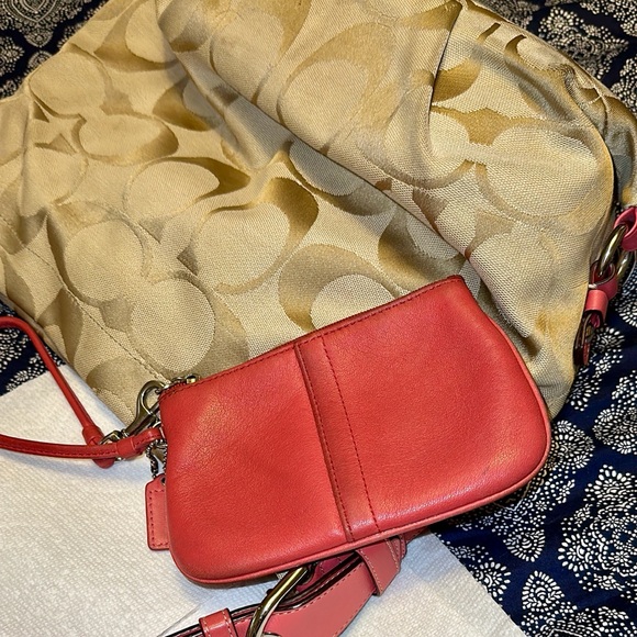 Coach Signature Duffle Shoulder Bag F15067 w/ matching all leather wristlet - Picture 1 of 16